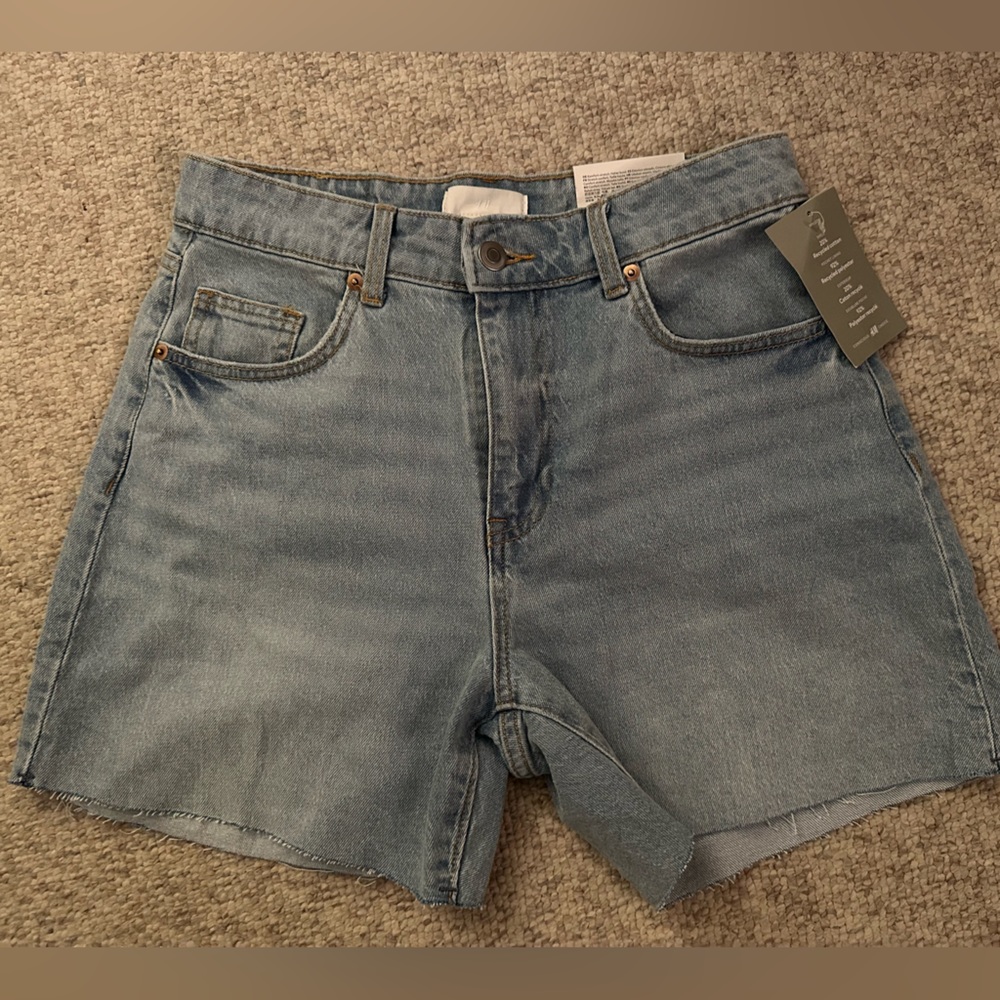 Light wash high waisted denim shorts *never worn w/tags*